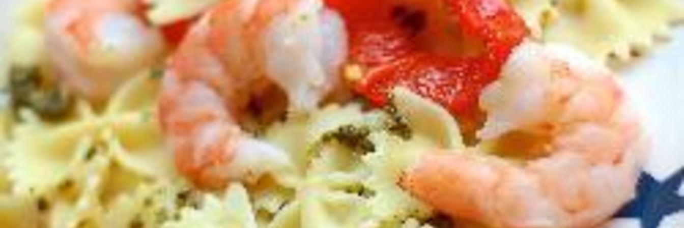 Паста с креветками, песто и сладким перцем