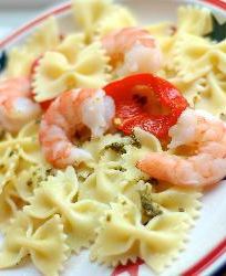 Паста с креветками, песто и сладким перцем