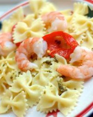 Паста с креветками, песто и сладким перцем