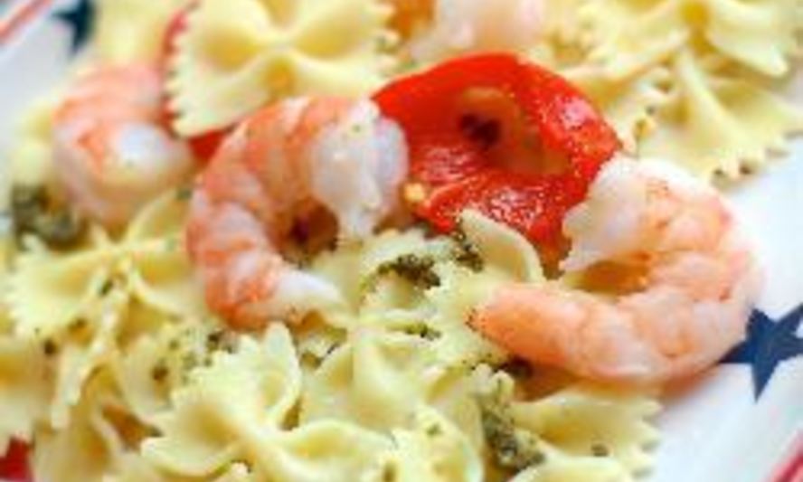 Рецепт пасты с креветками, песто и сладким перцем