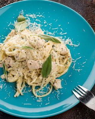 Паста с курицей и шалфеем