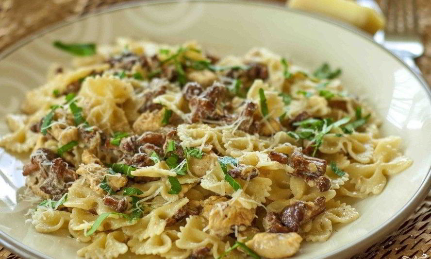 Рецепт пасты с лисичками и курицей