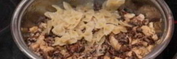 паста с лисичками и курицей