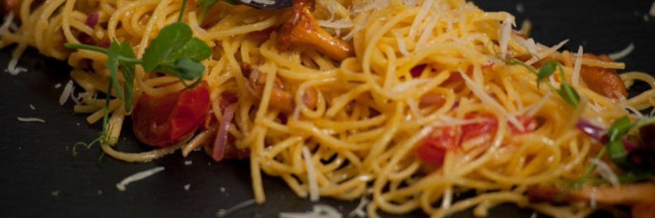 Паста с лисичками и сыром пекорино