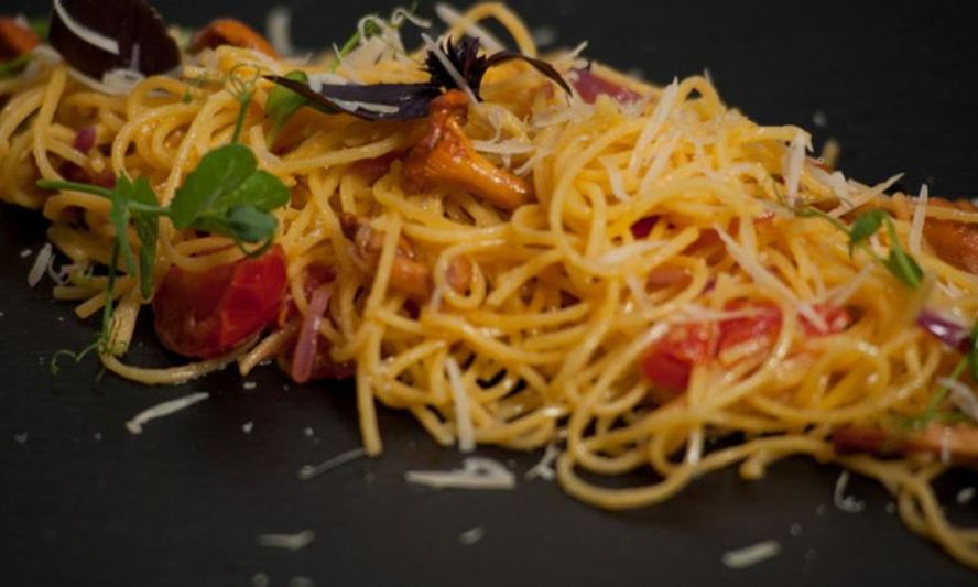 Рецепт пасты с лисичками и сыром пекорино