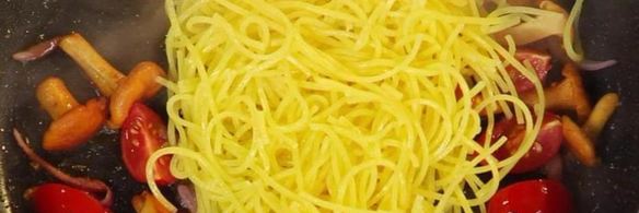 паста с лисичками и сыром пекорино