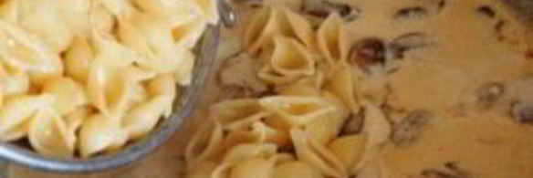 паста с шампиньонами в сливочном соусе