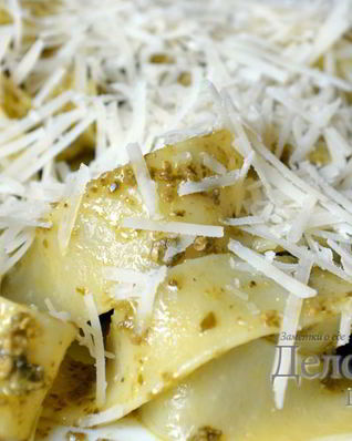 Паста с соусом Песто и сыром Пармезан