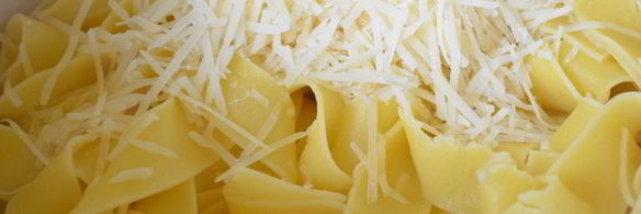 паста с соусом песто и сыром пармезан