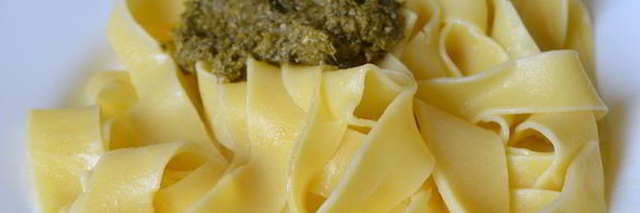паста с соусом песто и сыром пармезан