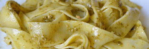 паста с соусом песто и сыром пармезан