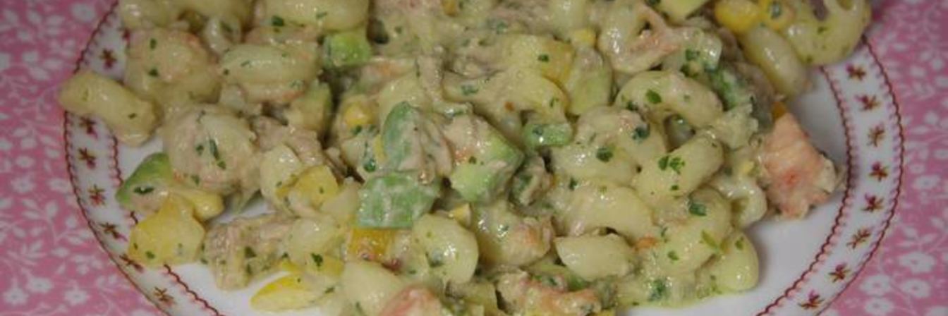 Паста с тунцом, авокадо и сладким перцем