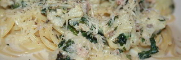 сицилийская паста с цветной капустой, беконом и шпинатом