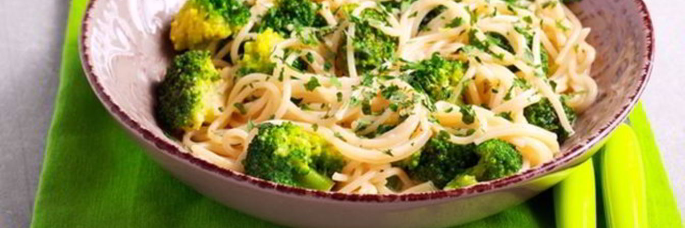 Спагетти с брокколи и рукколой
