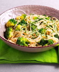 Спагетти с брокколи и рукколой