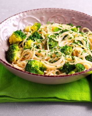 Спагетти с брокколи и рукколой