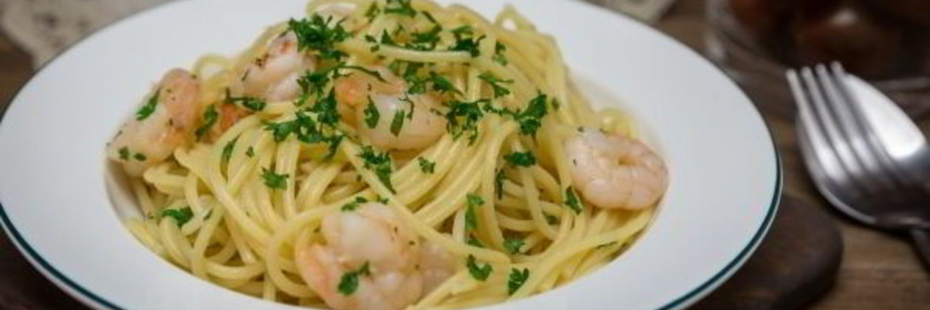 Спагетти с креветками и чесноком