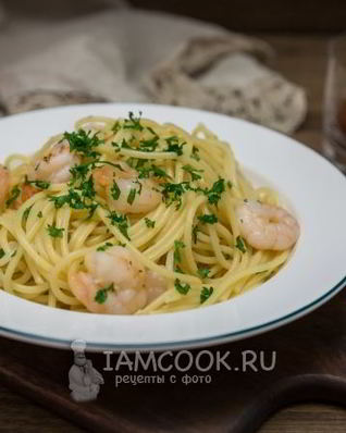 Спагетти с креветками и чесноком