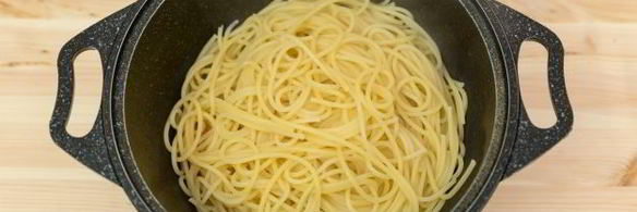 спагетти с креветками и чесноком