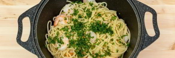 спагетти с креветками и чесноком