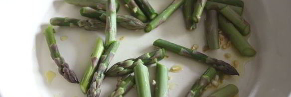 спагетти с креветками и спаржей