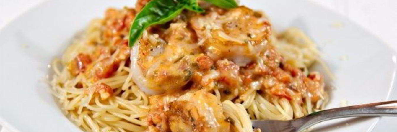 Спагетти с креветками в сливочно-томатном соусе