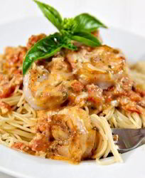 Спагетти с креветками в сливочно-томатном соусе