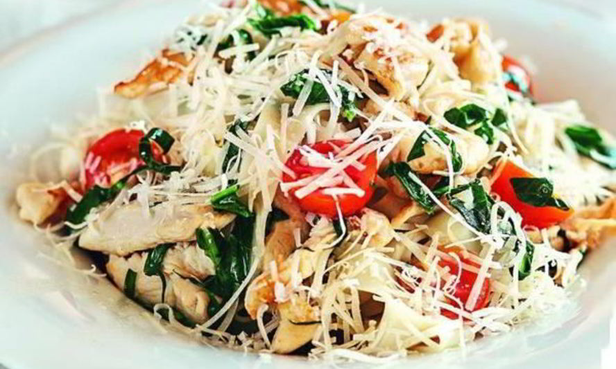 Рецепт спагетти с куриной грудкой, помидорами и сыром