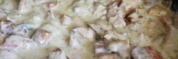 спагетти с лесными грибами и мясными копченостями в сырном соусе