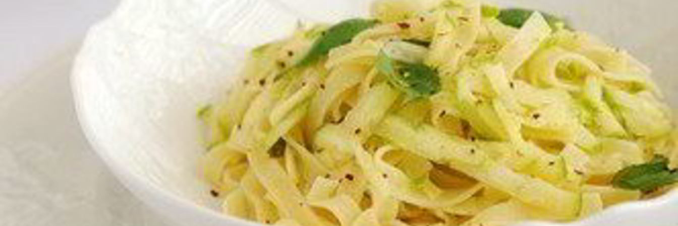 Спагетти с молодым картофелем и цукини