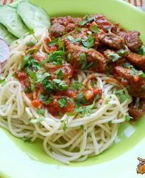 Спагетти с печенью и томатным соусом