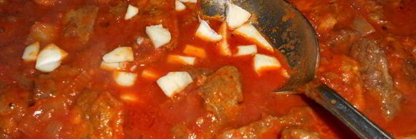 спагетти с печенью и томатным соусом