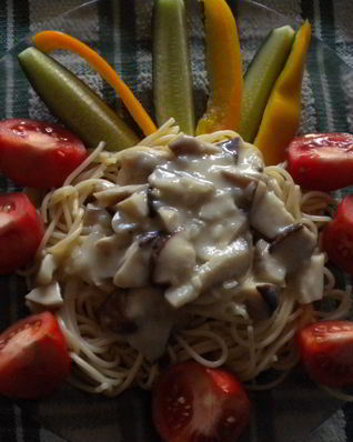 Спагетти с соусом из белых грибов