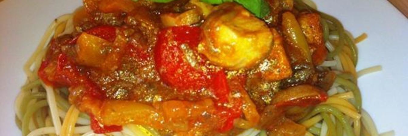 Спагетти Триколор с соусом