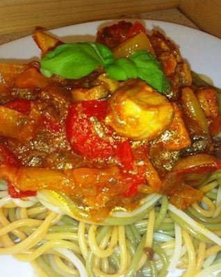 Спагетти Триколор с соусом