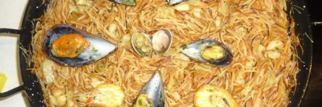 Жареные макароны с морепродуктами