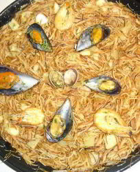 Жареные макароны с морепродуктами