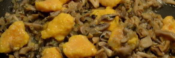 морковные клецки с грибами