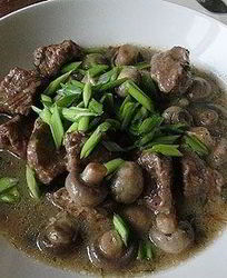 Говядина с грибами и сыром
