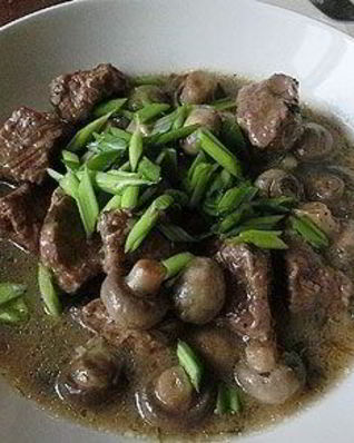 Говядина с грибами и сыром