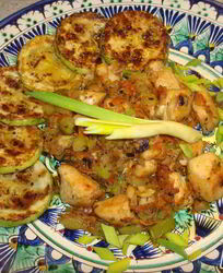 Куриная грудка тушеная в овощах