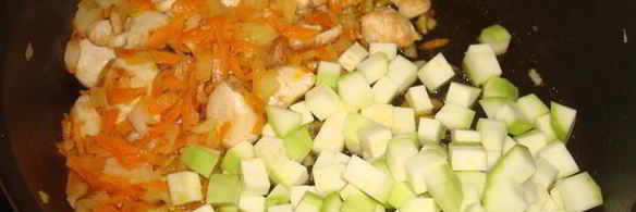 куриная грудка тушеная в овощах