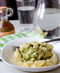 Куриное филе в сливках с базиликовым песто