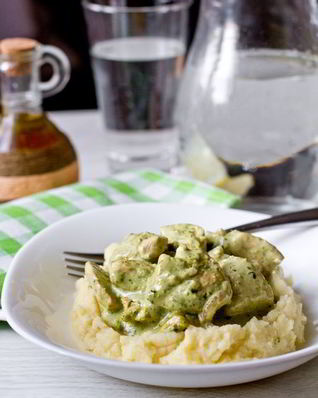 Куриное филе в сливках с базиликовым песто