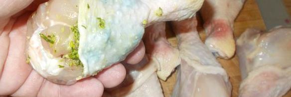 куриные голени в беконе под клюквенным соусом