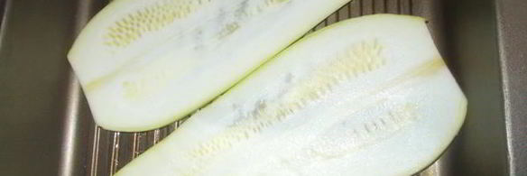 куриные голени в беконе под клюквенным соусом