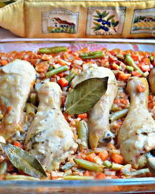 Куриные голени, запеченные с рисом и овощами