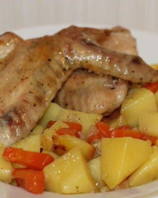 Куриные крылышки с картошкой в рукаве
