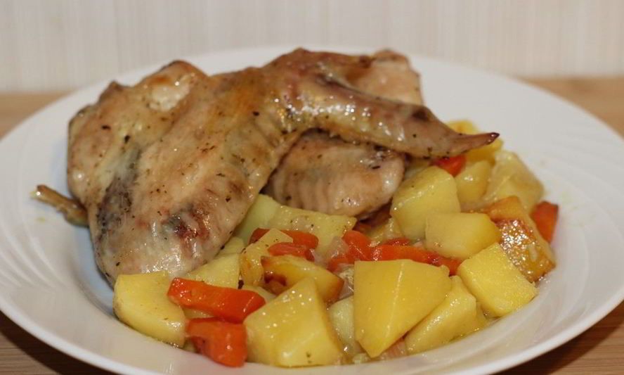 Рецепт куриных крылышек с картошкой в рукаве