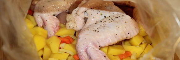 куриные крылышки с картошкой в рукаве